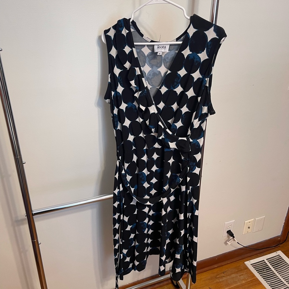 Leota dress, size xl, great condition, color/ black, teal, white